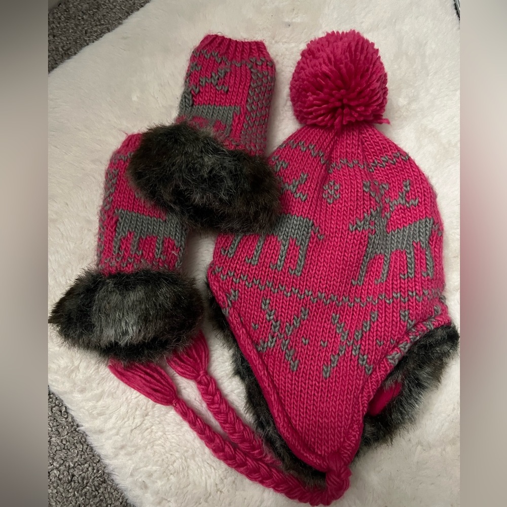 dELiA’s Pink Reindeer Hat & Glove Set
